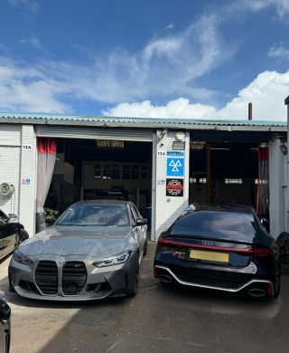 Alloy wheel refurbishment and caliper respray at Luxe Motor Clinic